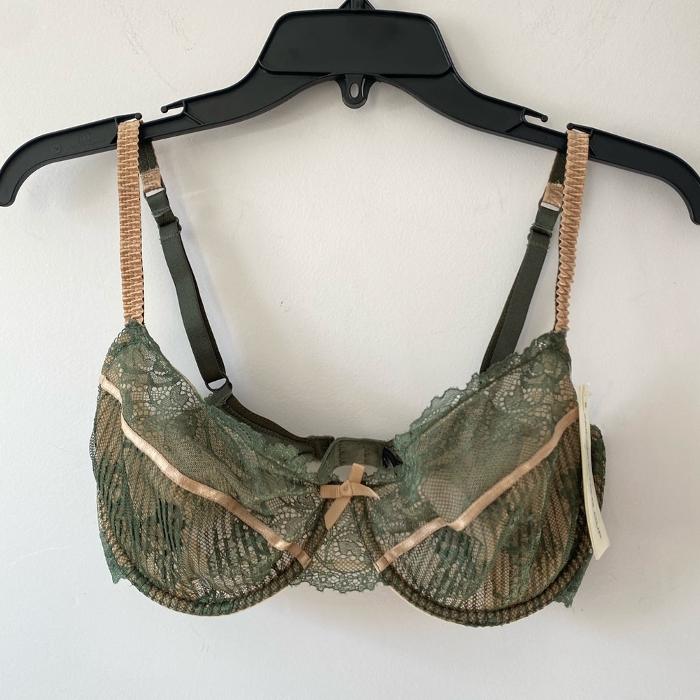 Elle Macpherson Intimates Bra Size US 32E